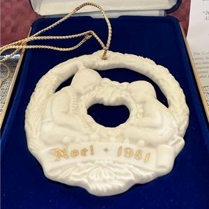 1981 Gorham china Christmas medallion